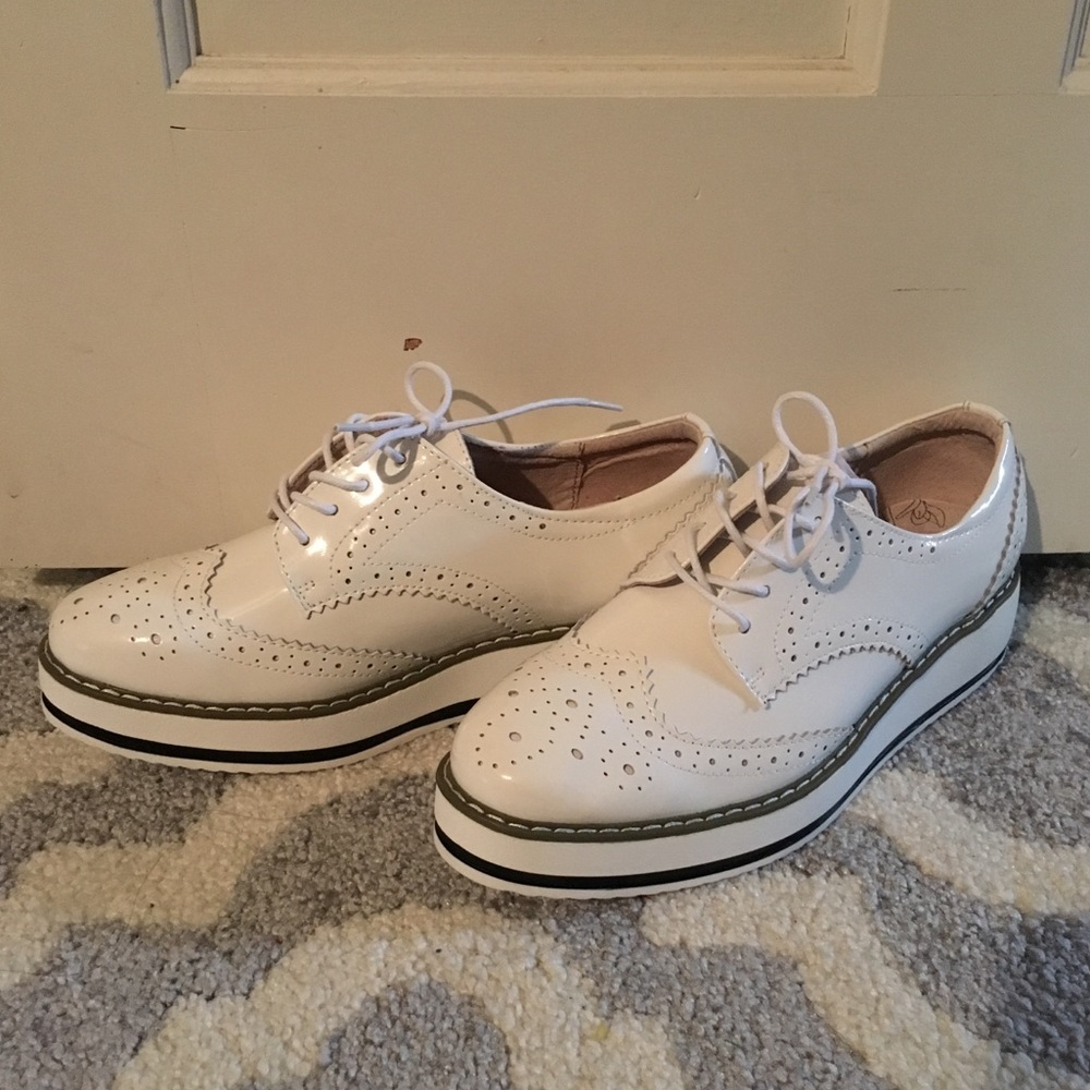 Platform Patented White Wingtip Oxfords sz 7